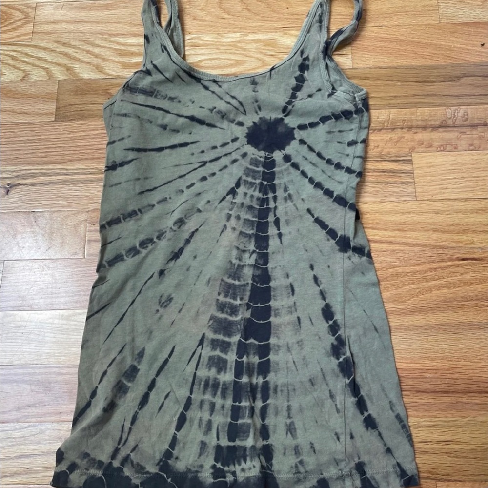 Tie dye festival tank 💖🌈